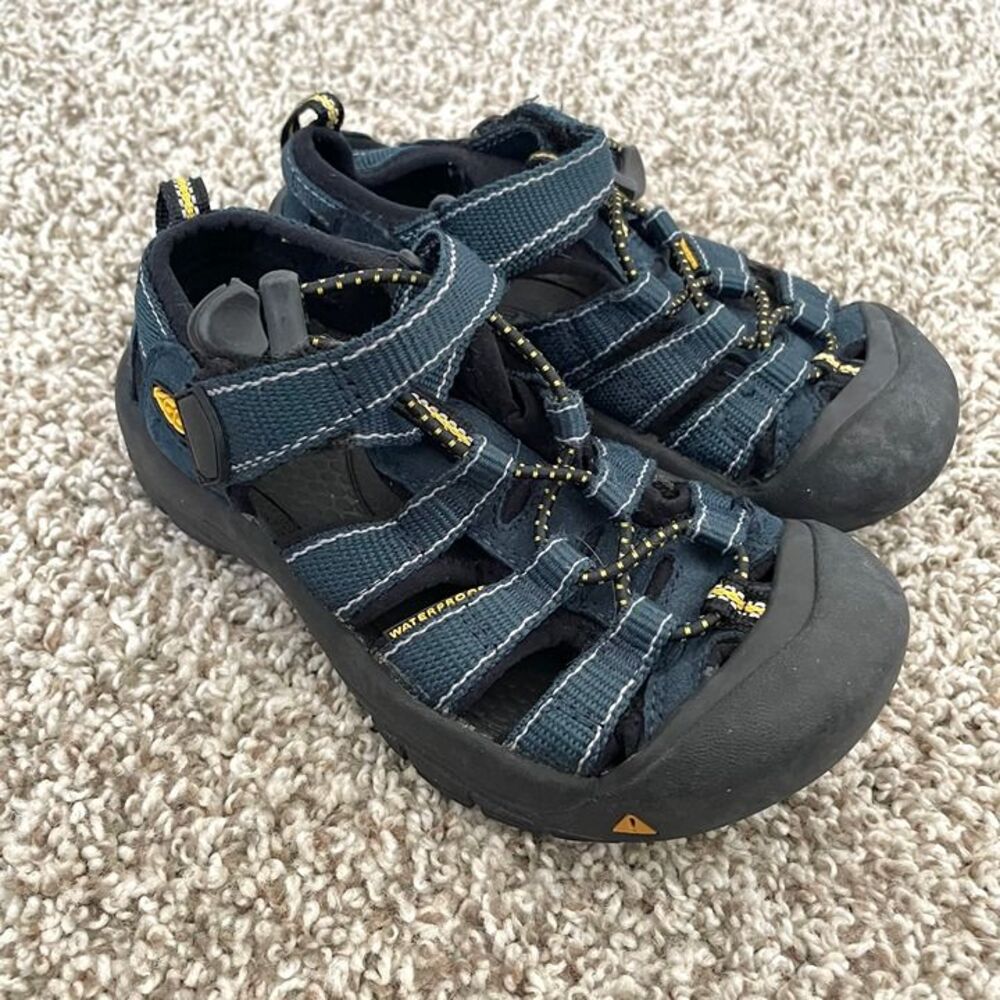 Size 12 / Boys KEEN Sandals